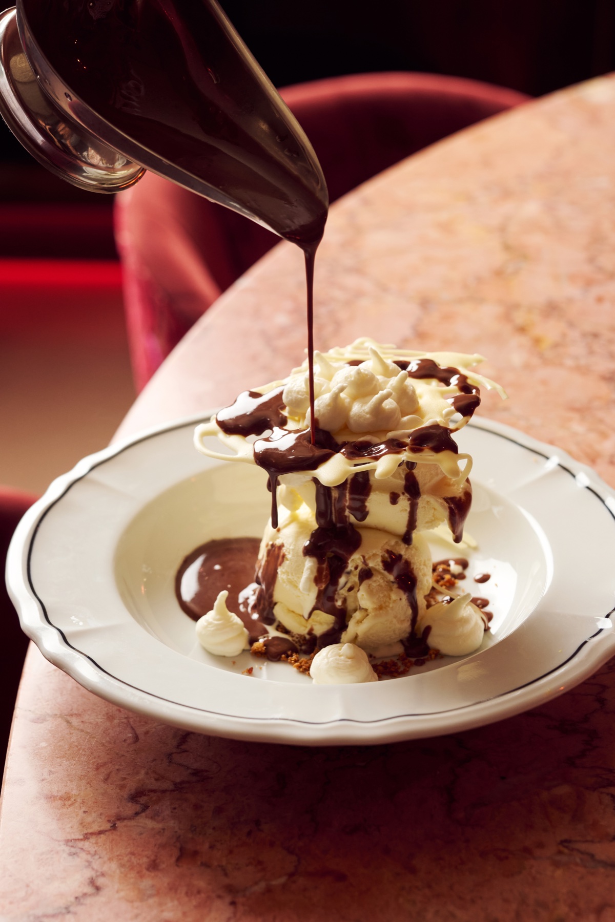 Dessert met warme chocoladesaus bij Cin Cin