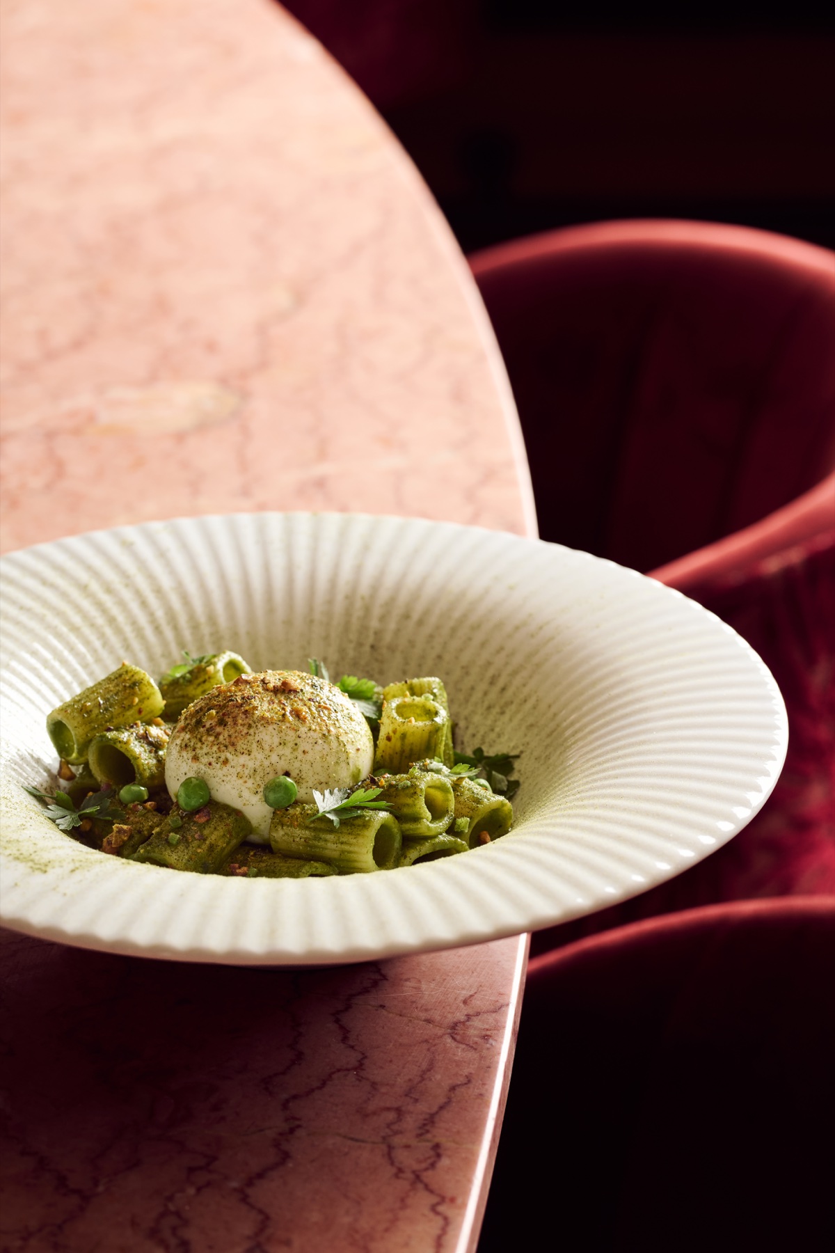 Mediterraan gerecht in het lichte interieur van Cin Cin